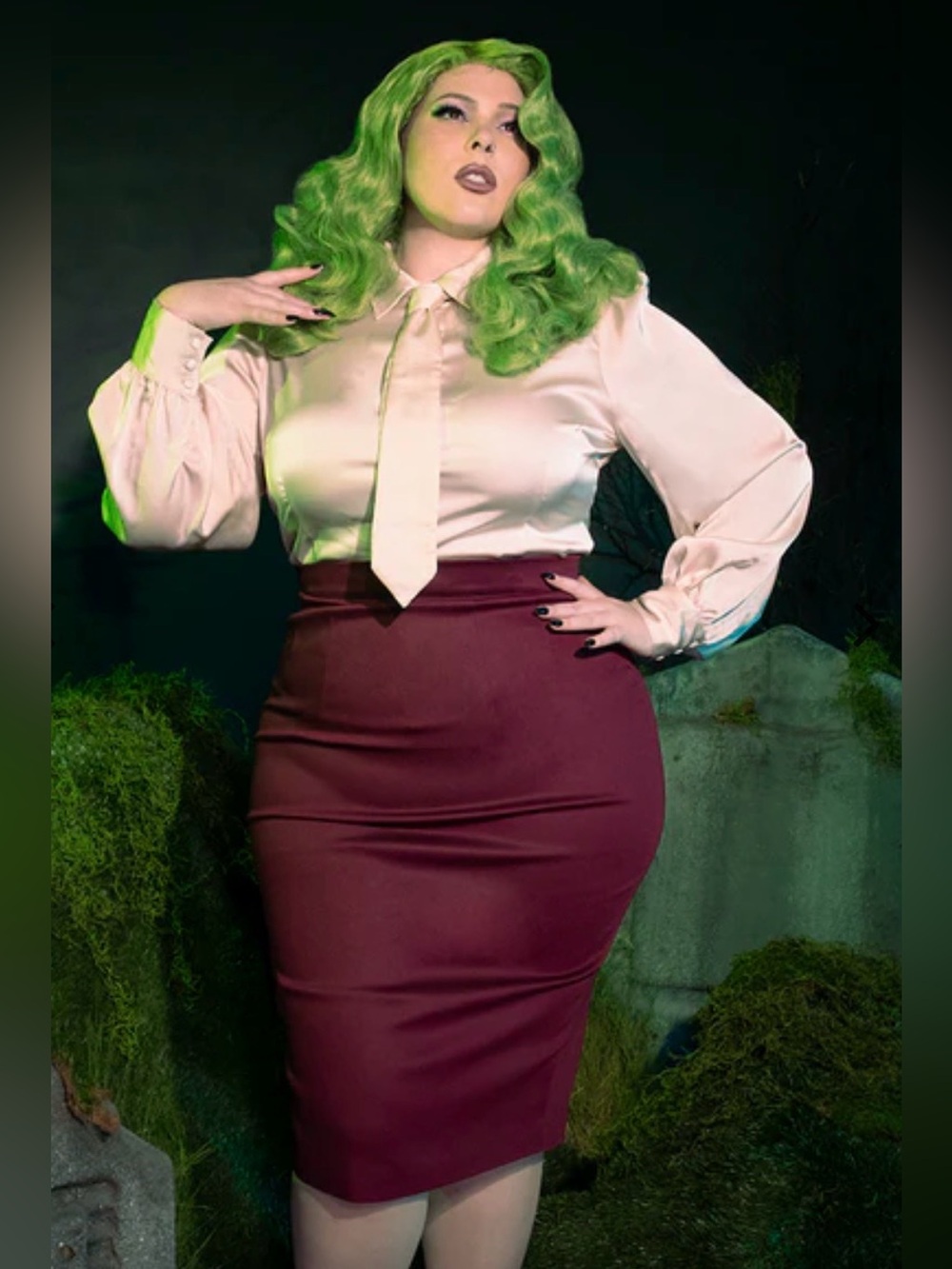 Vamp Suiting Skirt in Burgundy